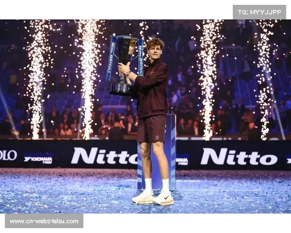 辛纳2025赛季高光时刻：澳网卫冕、总决赛卫冕、室内硬场连胜。